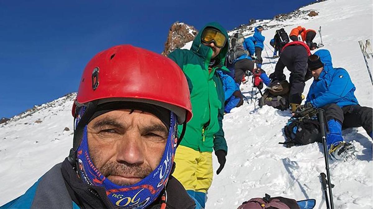 33 dağcının 5 gün önce başladığı Ağrı Dağı tırmanışı tamamlandı!