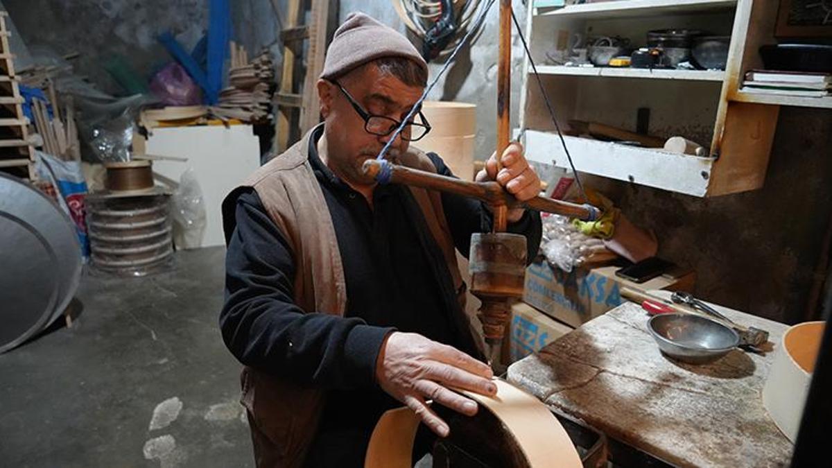 Gaziantep'te 50 yıldan beri elek yapan usta mesleğin yok olmasından korkuyor; Yeni çırak yetişmiyor, kalfa yetişmiyor
