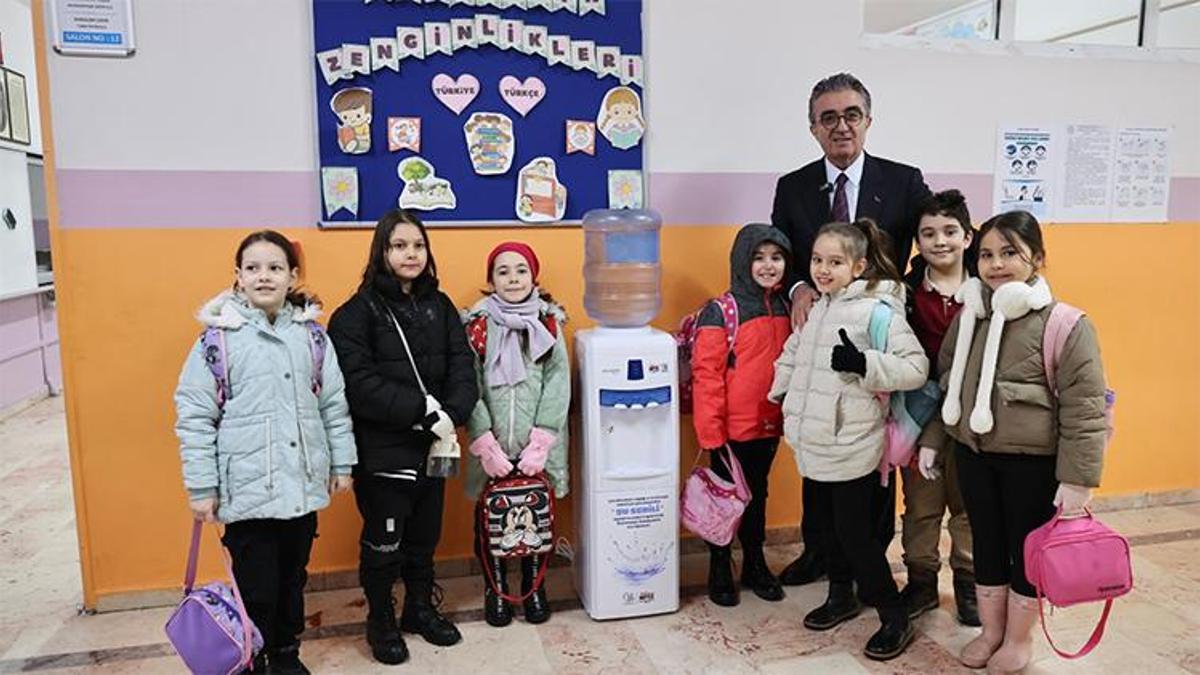 Bayrampaşa Belediyesi’nden öğrencilere ücretsiz doğal kaynak suyu