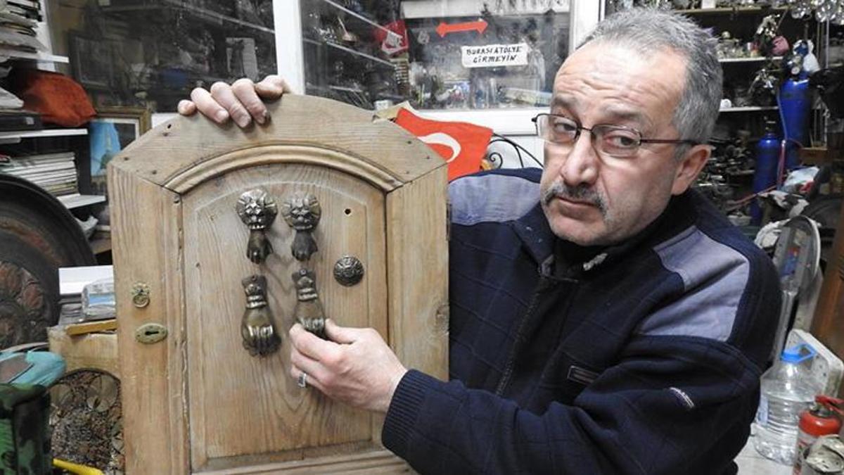 Kaybolmaya yüz tutan antika eşyaları gün yüzüne çıkarıyor
