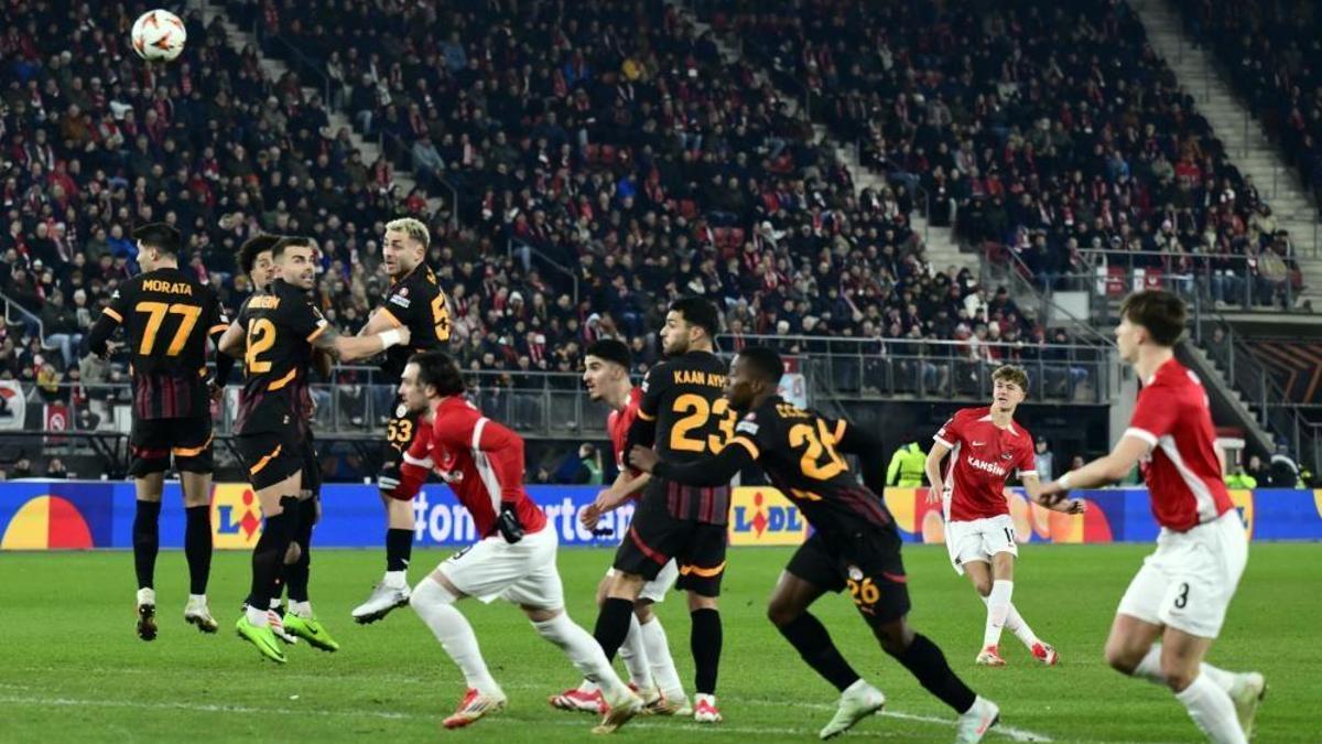 Galatasaray, AZ Alkmaar'a diş geçiremedi! Avrupa'ya erken veda
