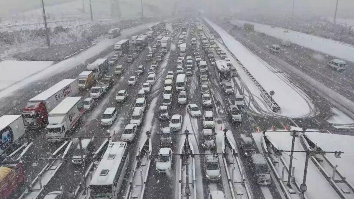 Ulaştırma Bakanlığı'ndan kar önlemi! 6 ilde ağır taşıtlara trafik yasağı