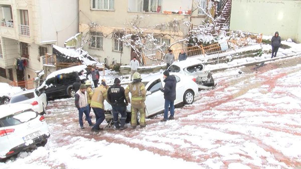 Kağıthane'de yokuşlu yollarda araçlar ve yayalar zorlu anlar yaşadı
