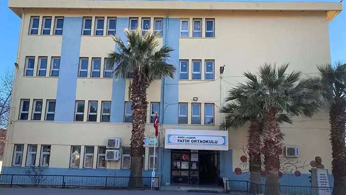 Manisa'da öğretmene çirkin saldırı! Dersten çıkarıp dövdüler