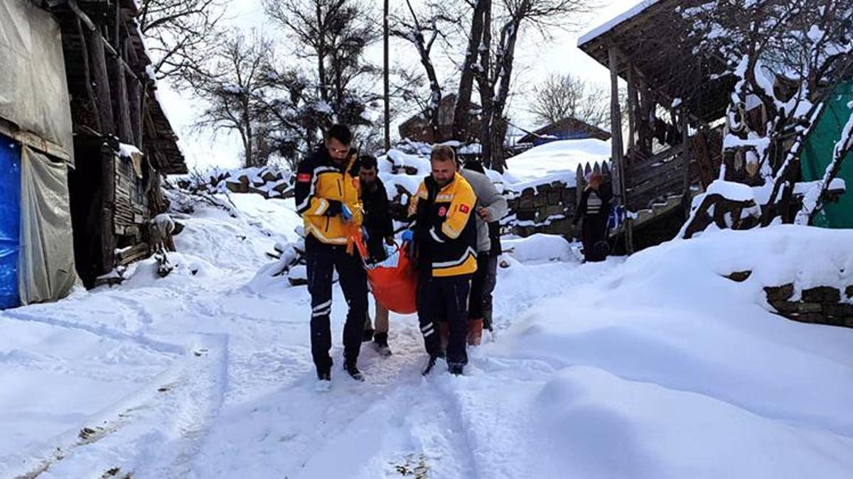 Samsun'da ekipler zorlu mücadele ile kırsaldaki hastalara ulaştı