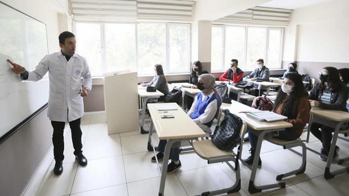 MEB'den yeni karar! Devamsızlık yapan öğrenci yandı, artık bitecek