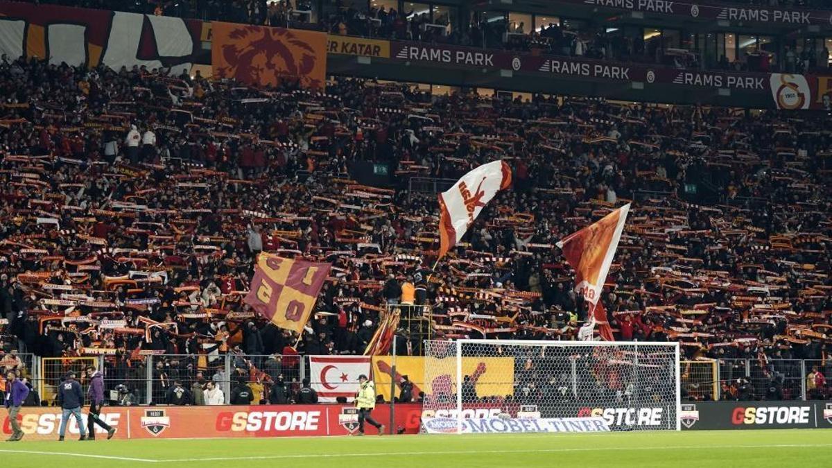 Galatasaray - Fenerbahçe derbisinde ilginç anons: Kahkaha atın!