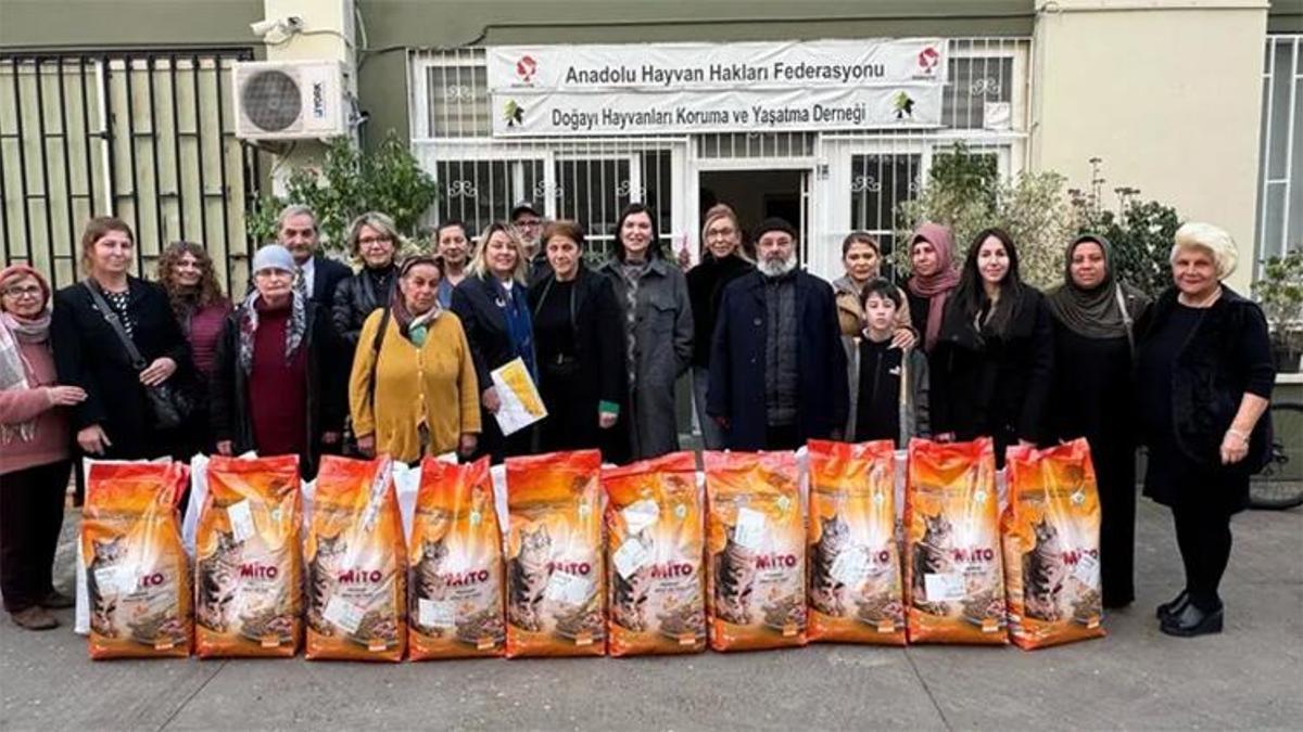 Adana'da sokak hayvanları için anlamlı etkinlik! Gönüllülere mama desteği sağlandı
