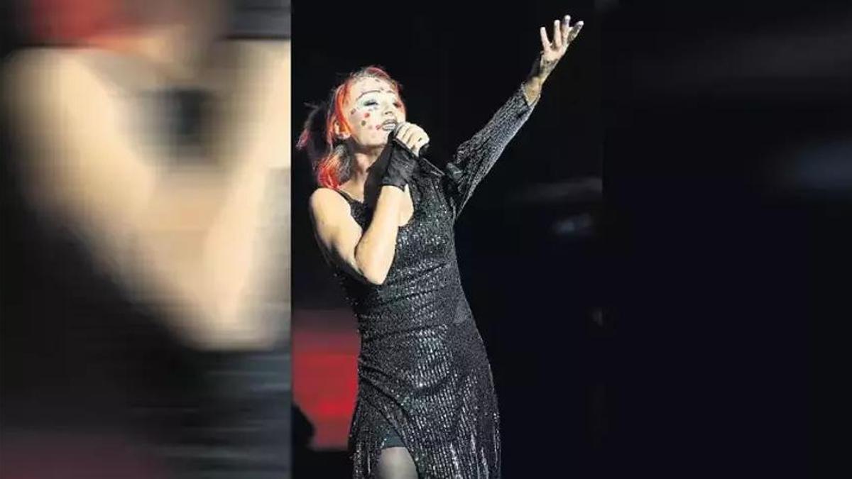 Saç boyasından yüzü yanmıştı! Yıldız Tilbe Yanıklarını böyle kapattı