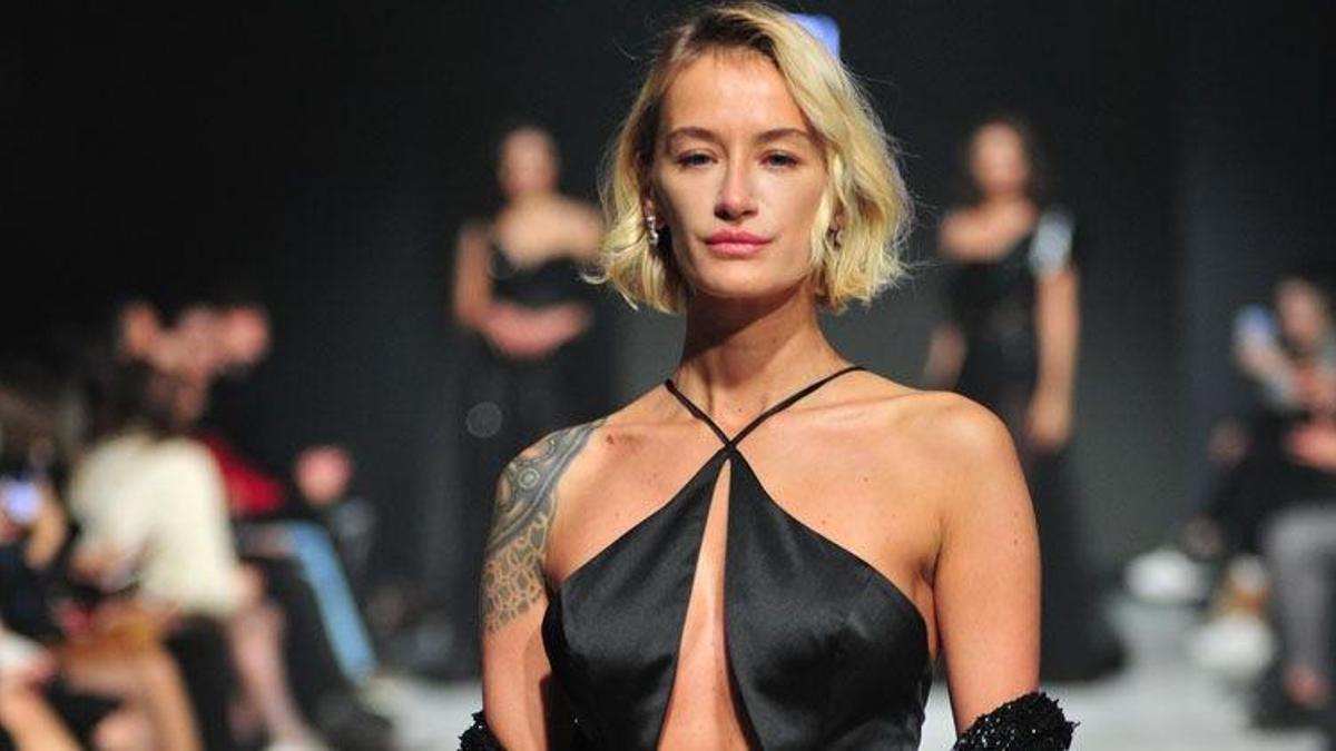 Didem Soydan podyumda adeta şov yaptı