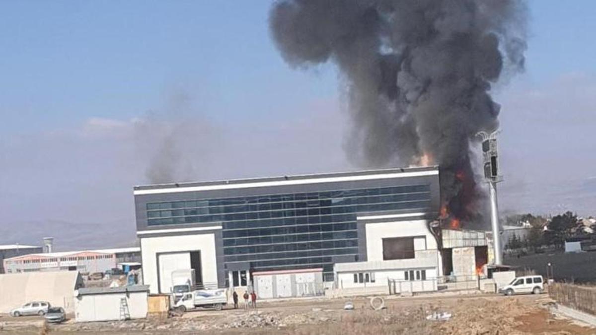 Ankara'da fabrika yangını! Çok sayıda ekip sevk edildi