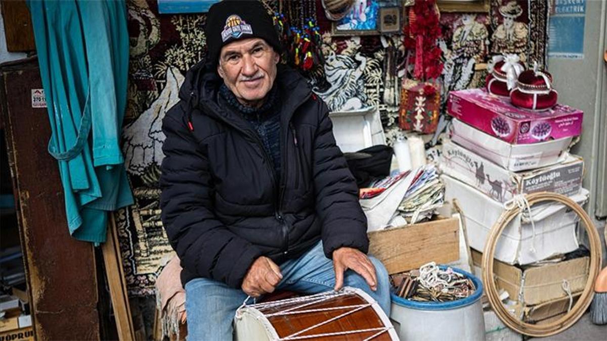 Ankara Kalesi'nde 40 yılı aşkın süredir baba mesleğini yaşatıyor