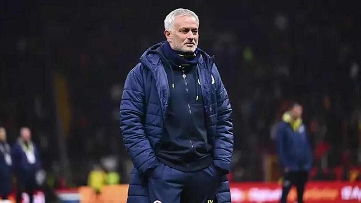 Jose Mourinho'dan yıldızlara uyarı! 'Galatasaray kaybedecek, morali yüksek tutun'
