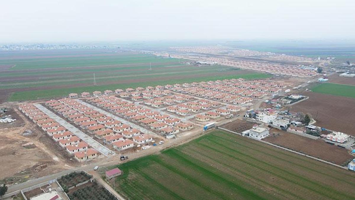 Bakan Kurum açıkladı: Türkiye'nin ilk 'kırsal uydu kenti' deprem bölgesinde inşa edildi