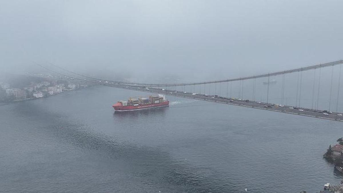 İstanbul Boğazı'nda gemi trafiği askıya alındı