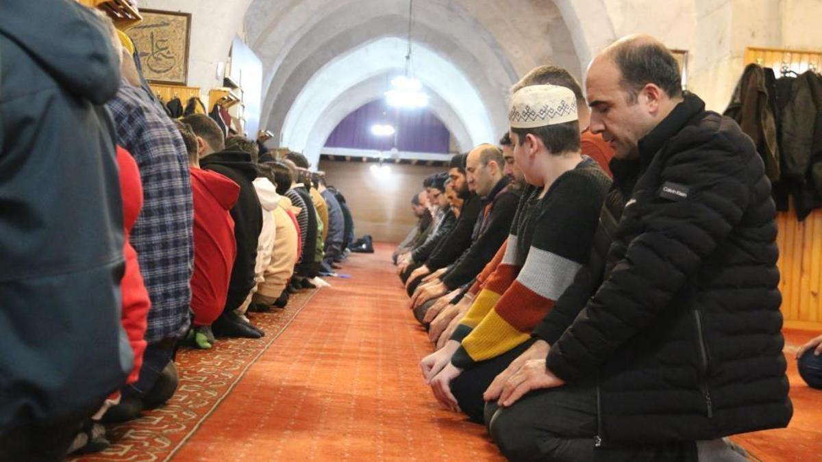 Sivas'ta 5 asırlık gelenek! Teravih namazlarında bütün camilerde söyleniyor