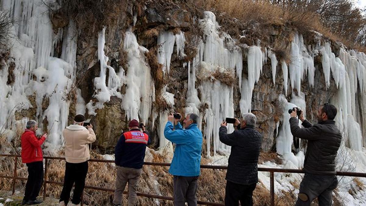Koçköprü Kanyonu’nda oluşan buz sarkıtları ilgi odağı oldu