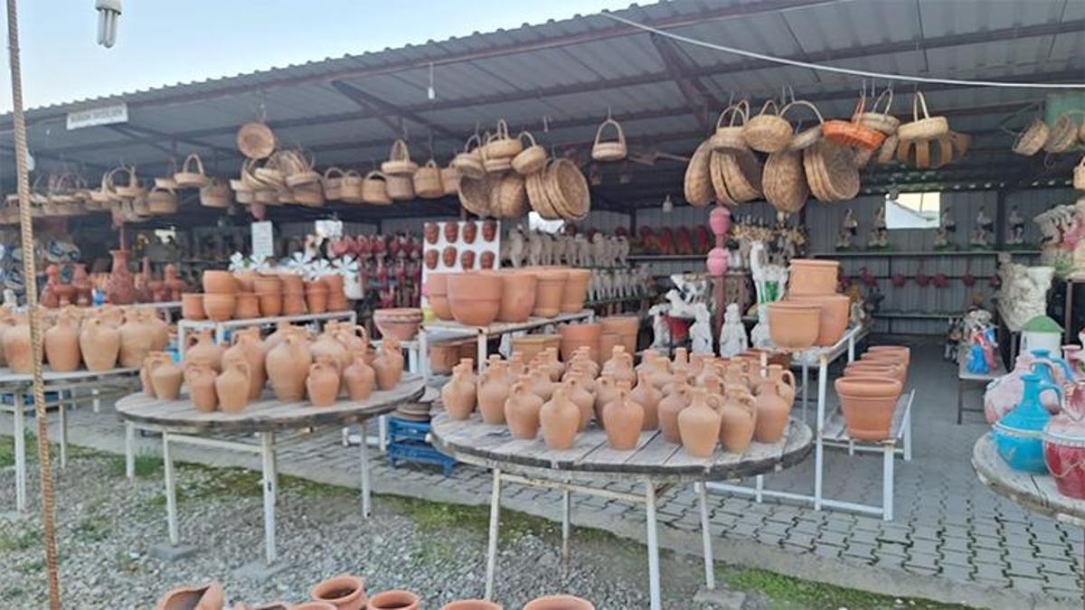 Manisa'da yol kenarında satılıyor! Büyük ilgi görüyor