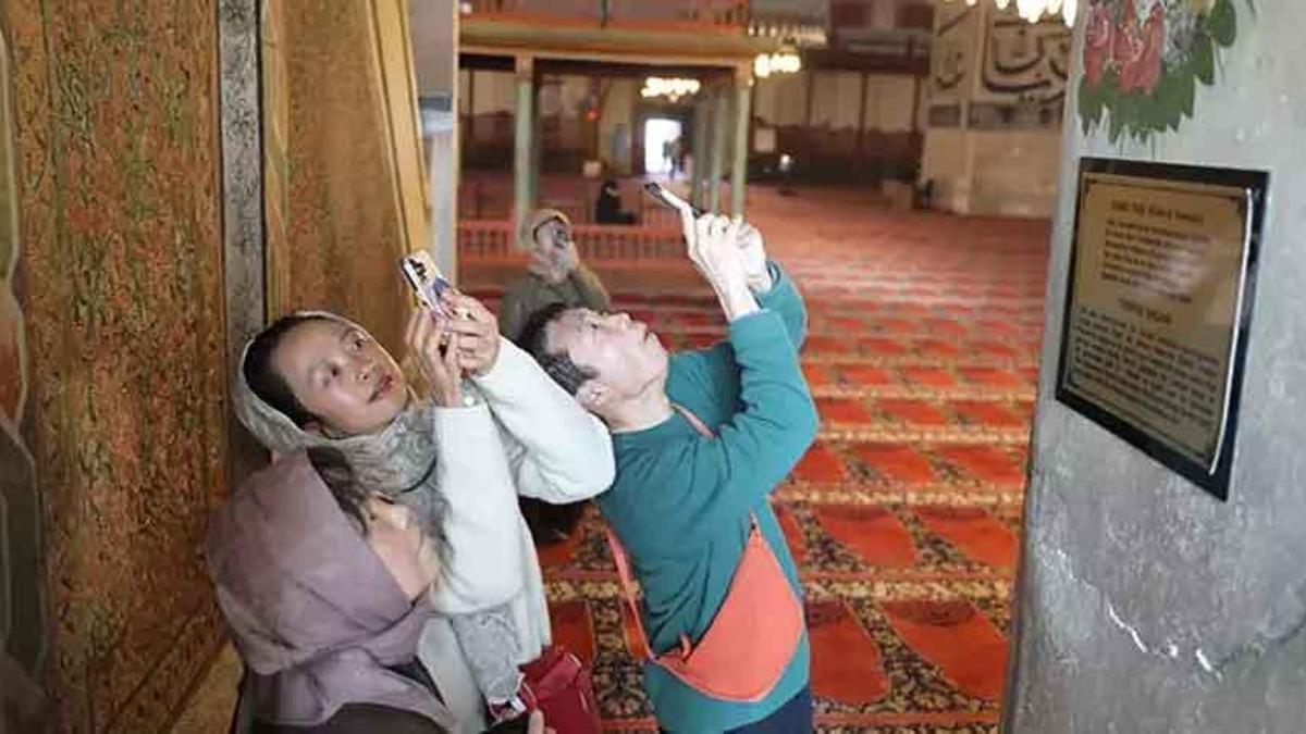 Edirne Eski Cami'de ramazan yoğunluğu: Kabe emanetleri ziyaretçi akınına uğruyor