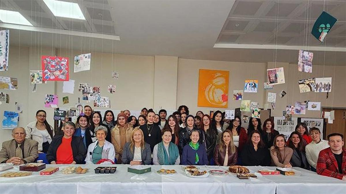 Çukurova Üniversitesi'nde öğrencilerden "Serbest Uçuş" sergisi: "Posta Sanatı" sergisi göz kamaştırdı