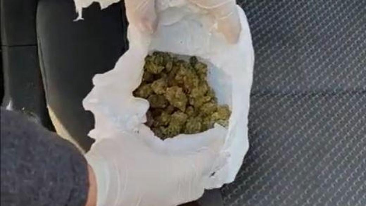 2 otomobilde uyuşturucu ele geçirildi; 5 gözaltı