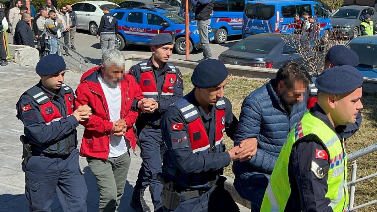 Niğde'de mumya satmaya çalışan şüpheliler adliyede