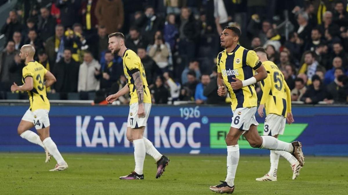 Fenerbahçe, Samsunspor'u geçemedi! Zirve yarışında yara aldı
