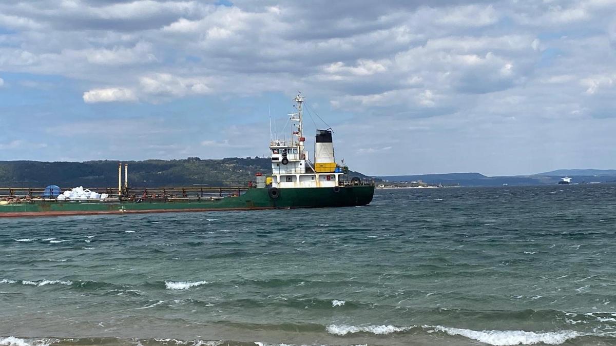Çanakkale Boğazı'nda atık taşıma tankeri karaya oturdu!