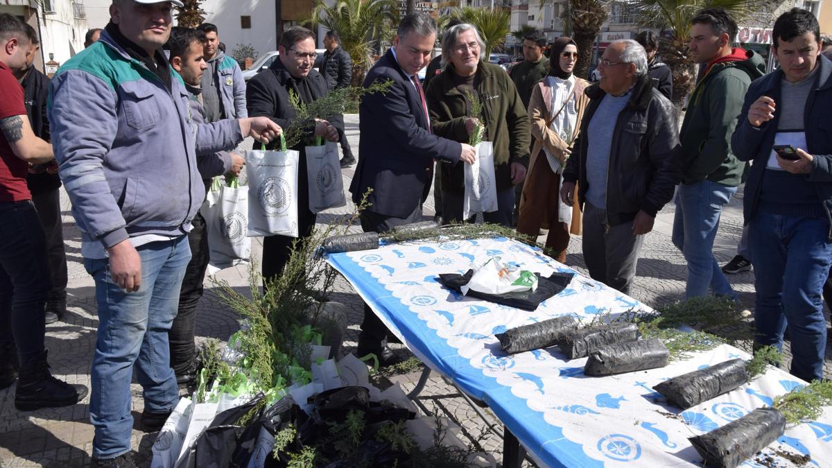 Turgutlu'da 3 bin fidan dağıtıldı