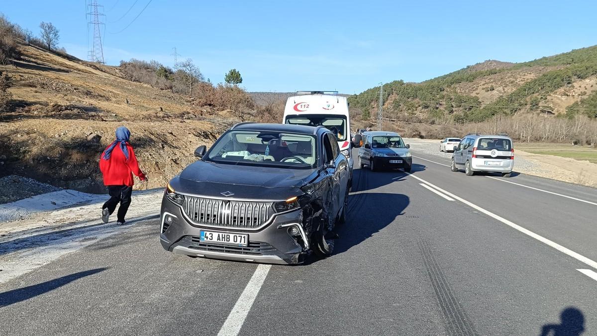 Domaniç’te trafik kazası; 5 yaralı