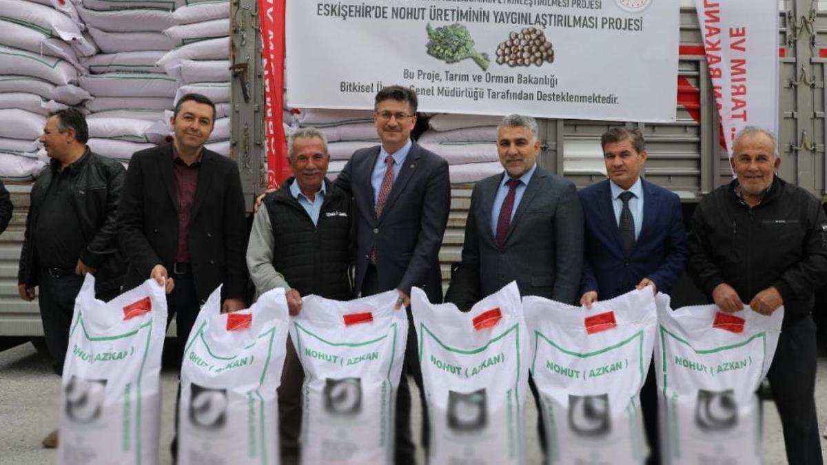 Eskişehir'de çiftçilere yüzde 50 hibeli nohut tohumluğu desteği verildi