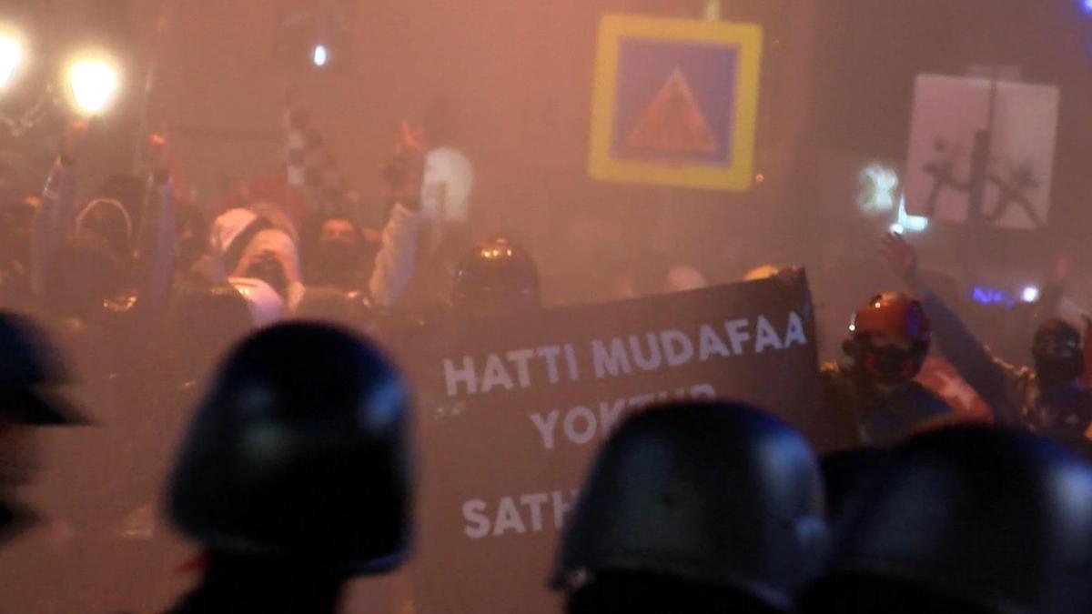 Ankara'da 'İmamoğlu' protestosu; polisten göstericilere TOMA ve biber gazlı müdahale