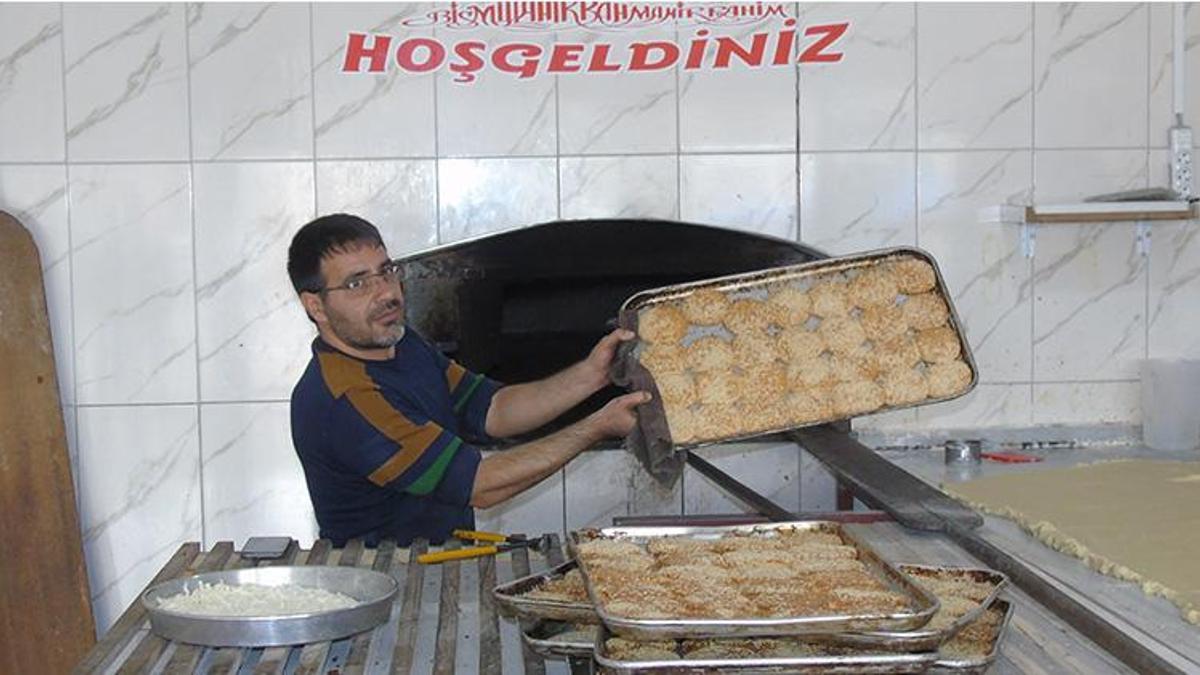 Gaziantep'te 'bayram kömbesi' yapımı başladı