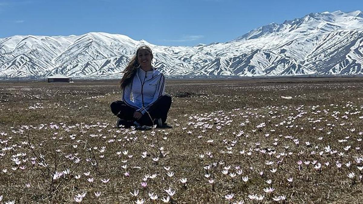 Hakkari'de baharın müjdecisi kardelen çiçekleri açtı