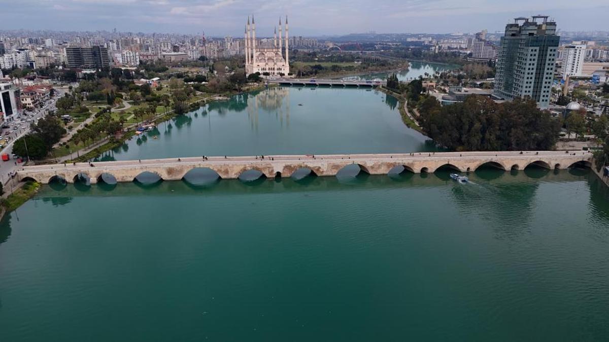 Portakal Çiçeği Karnavalı öncesi Seyhan Nehri eski ihtişamına kavuştu! Vatandaşlar akın etti