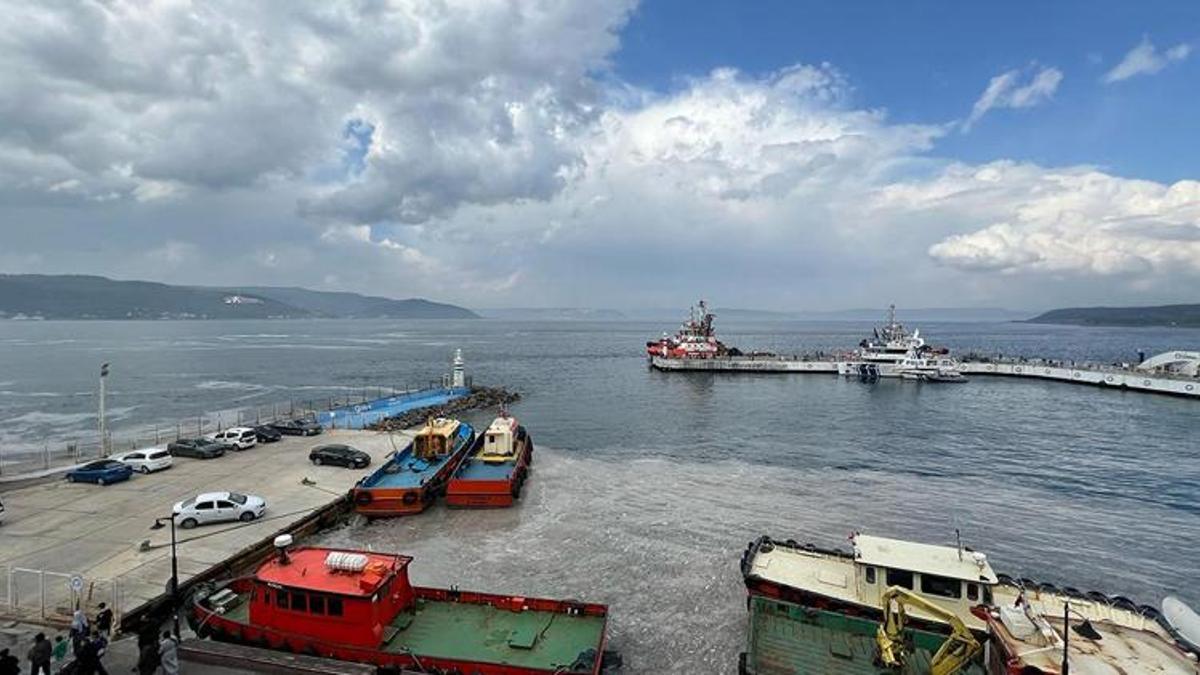 Çanakkale Boğazı sisin etkisini kaybetmesiyle transit geçişlere açıldı