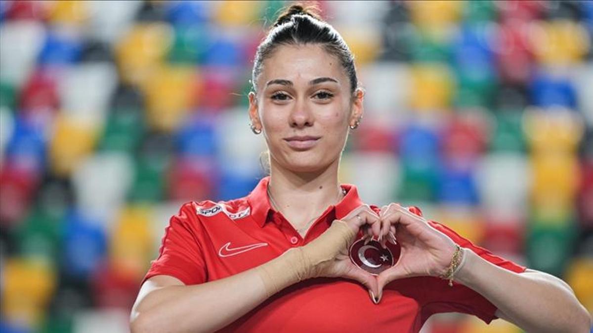 Milli atlet Aysel Önder, dünya rekoru kırarak Avrupa şampiyonu oldu