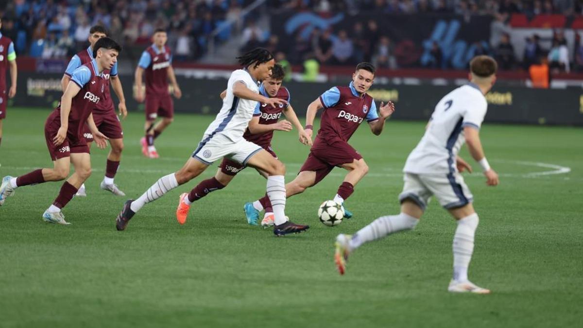 Trabzonspor'dan büyük başarı! UEFA Gençlik Ligi'nde yarı finalde