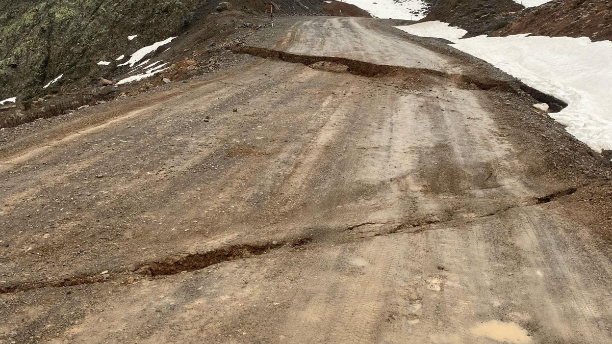 Kayseri'de sağanak nedeniyle yol çöktü