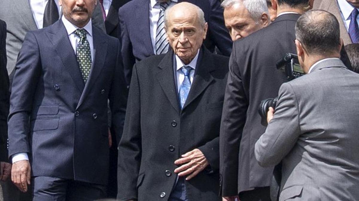 Devlet Bahçeli'den Türkeş'in mezarına ziyaret! İşte ilk fotoğraf