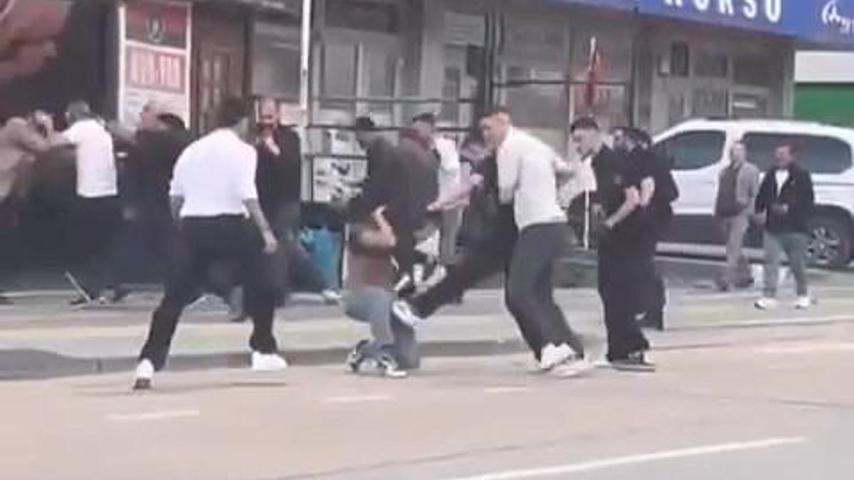 Esnafın da dahil olduğu kavgayı polis, havaya ateş ederek ayırdı