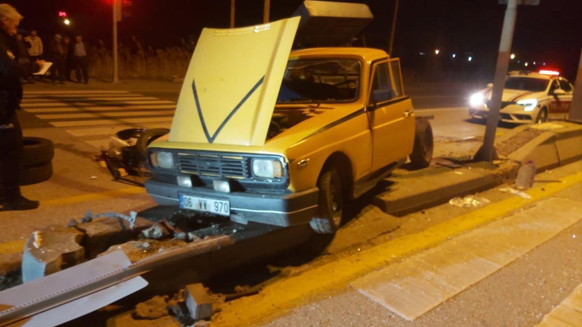 Ankara'da iki kamyonetin çarpıştığı kazada 2 kişi yaralandı