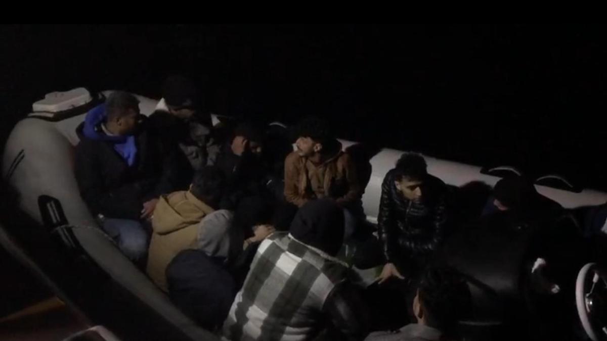 Bodrum'da 32 kaçak göçmen ile 1 göçmen kaçakçısı yakalandı