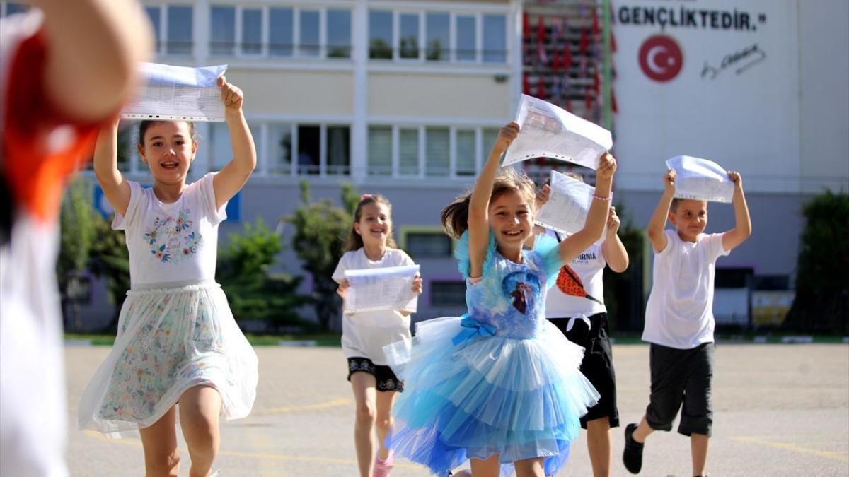 MEB, 'yaz tatilinin erkene çekileceği' yönündeki haberlere cevap verdi!