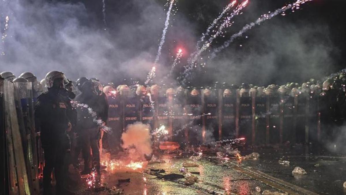 İstanbul'daki izinsiz gösterilere katılan 819 şüpheliye dava