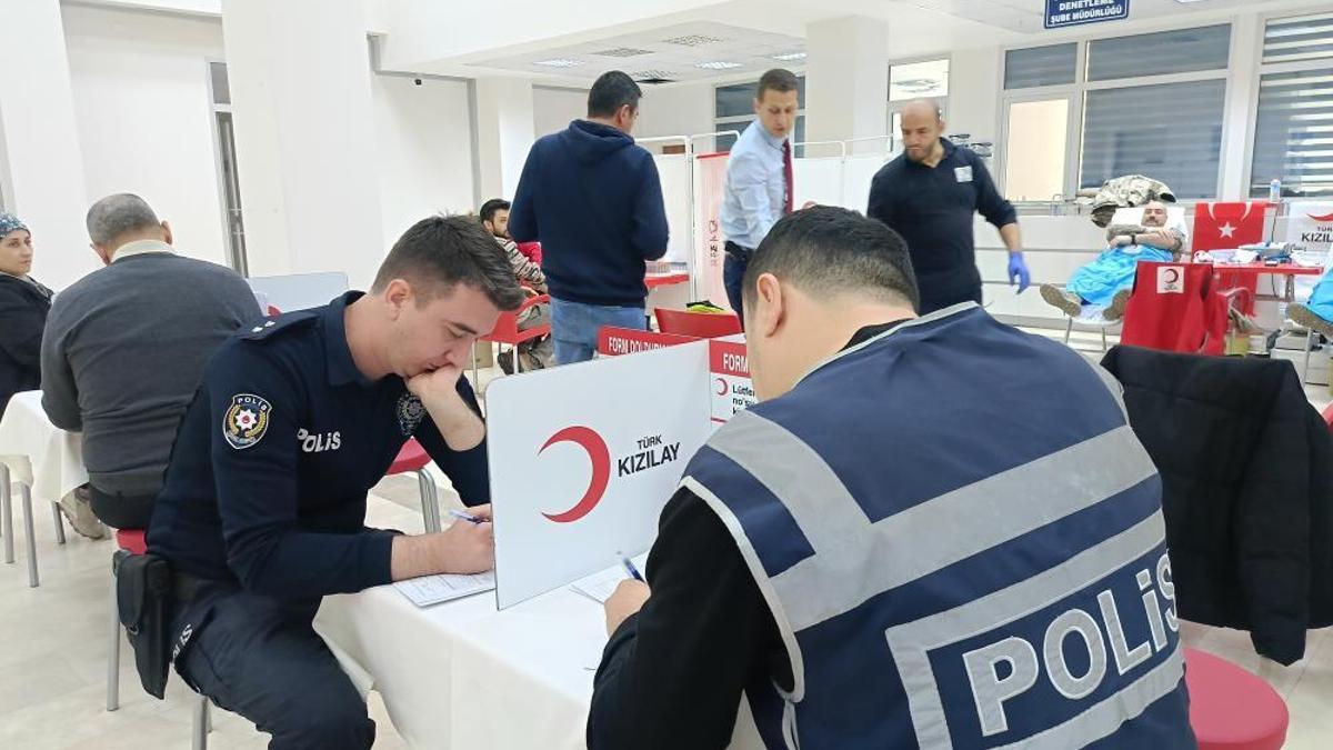 Edirne polisinden kan bağışına büyük destek