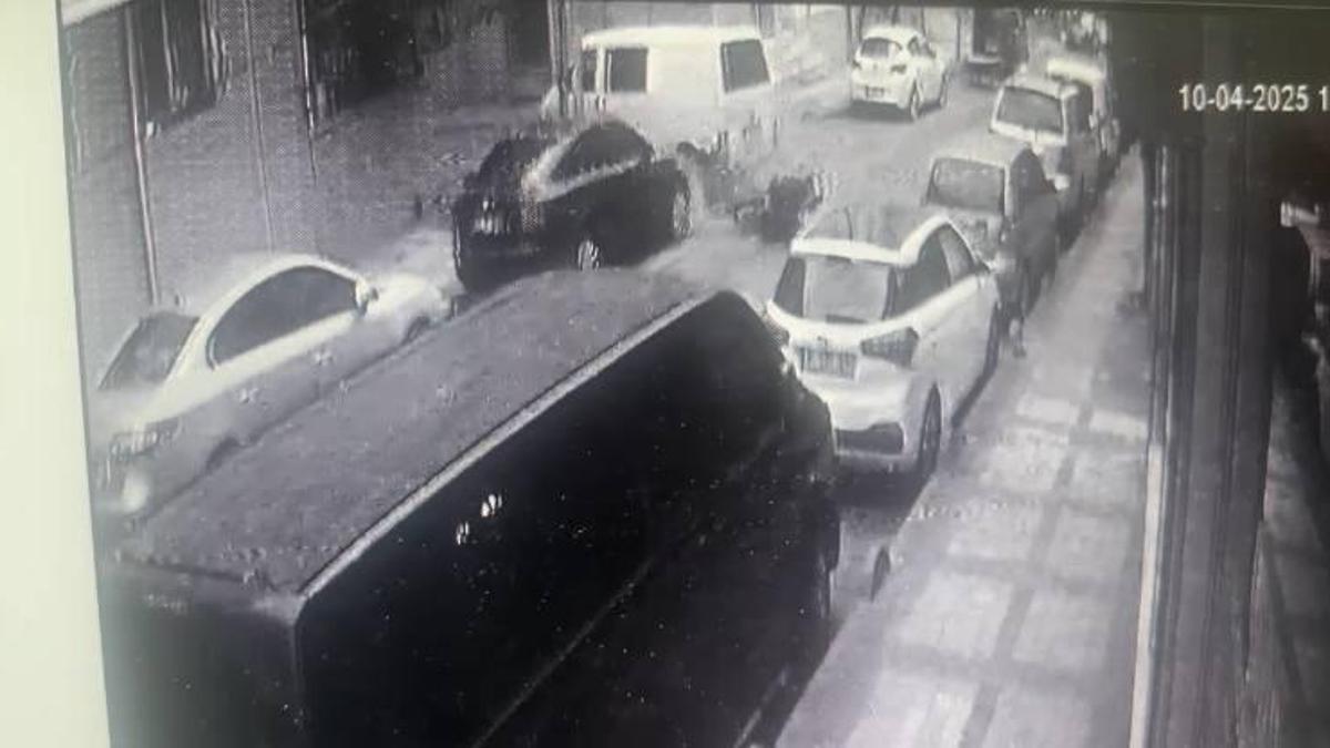 İstanbul - Test sürüşü yapan motosiklet tamircisi, park halindeki otomobile çarparak hayatını kaybetti