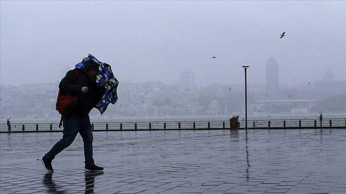 İstanbul'da şiddetli rüzgar hava trafiğini vurdu