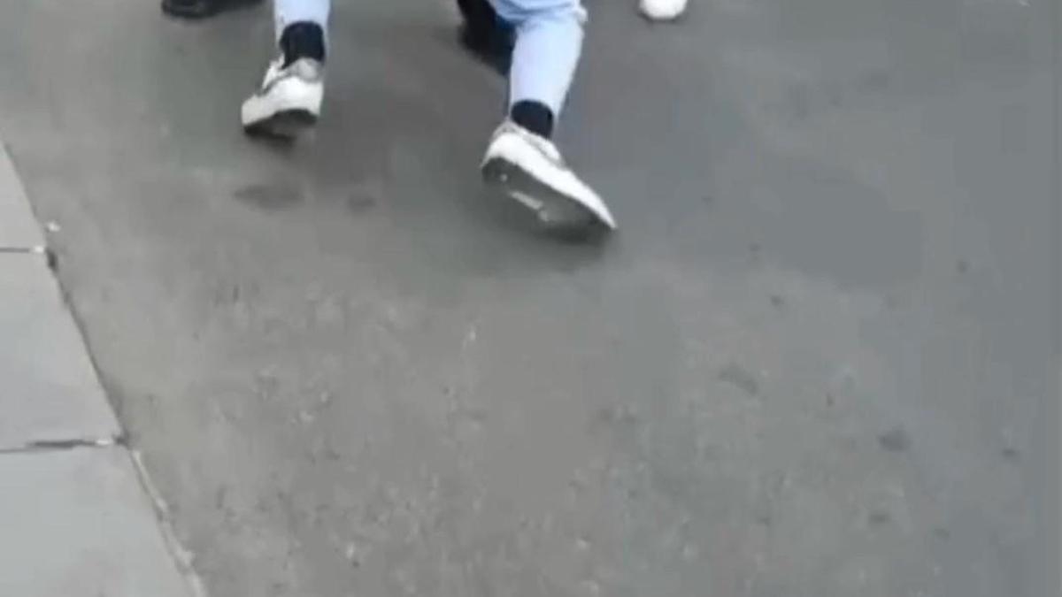 İstanbul - Bayrampaşa’da silahlı yumruklu tekmell kavga kamerada