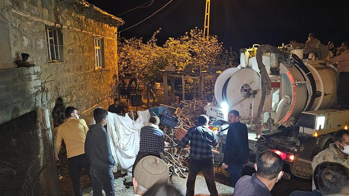 Siirt’te ahırda çıkan yangın, 1 saatte söndürüldü